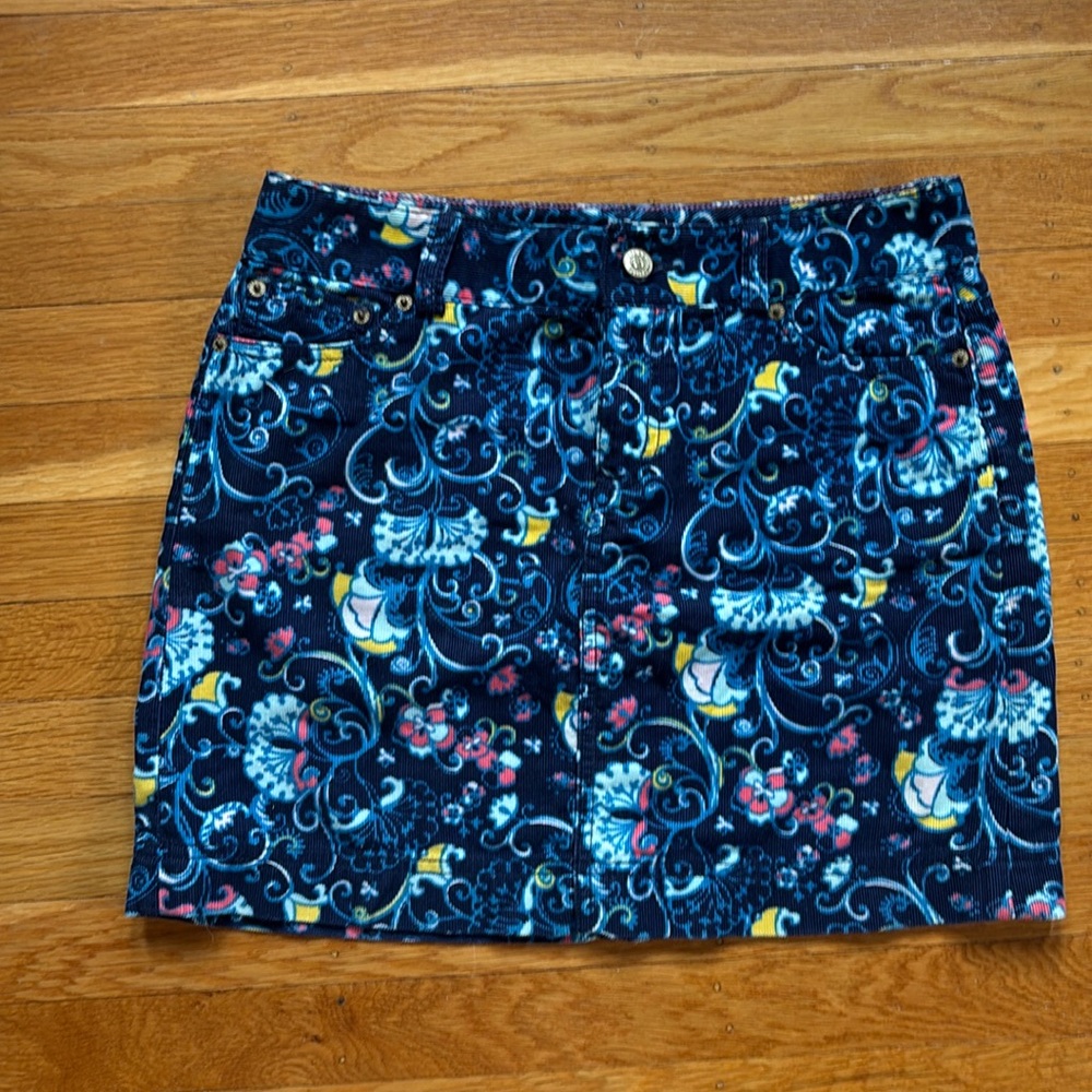 Lilly Pulitzer corduroy mini skirt - statement piece. Can be belted/belt loops.